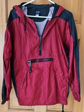 GAP Size S Men's Red and Black Pullover Windbreaker Hoodie